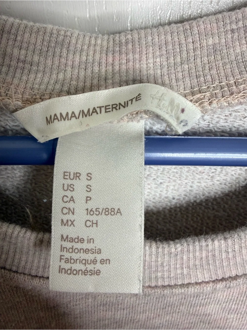 H&M Maternity Heathered Light Mauveish/Gray Sweatshirt with White Text - Picture 2 of 4